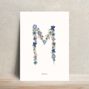 Affiche A4 herbier lettre bleue, ambiance décorative naturelle - Flowrette