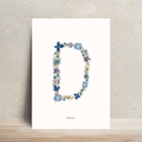 Affiche A4 herbier lettre bleue, initiale en fleurs séchées pressées - Flowrette