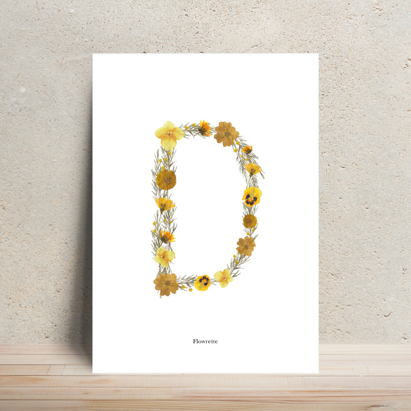 Affiche A4 herbier lettre jaune, mise en situation murale - Flowrette