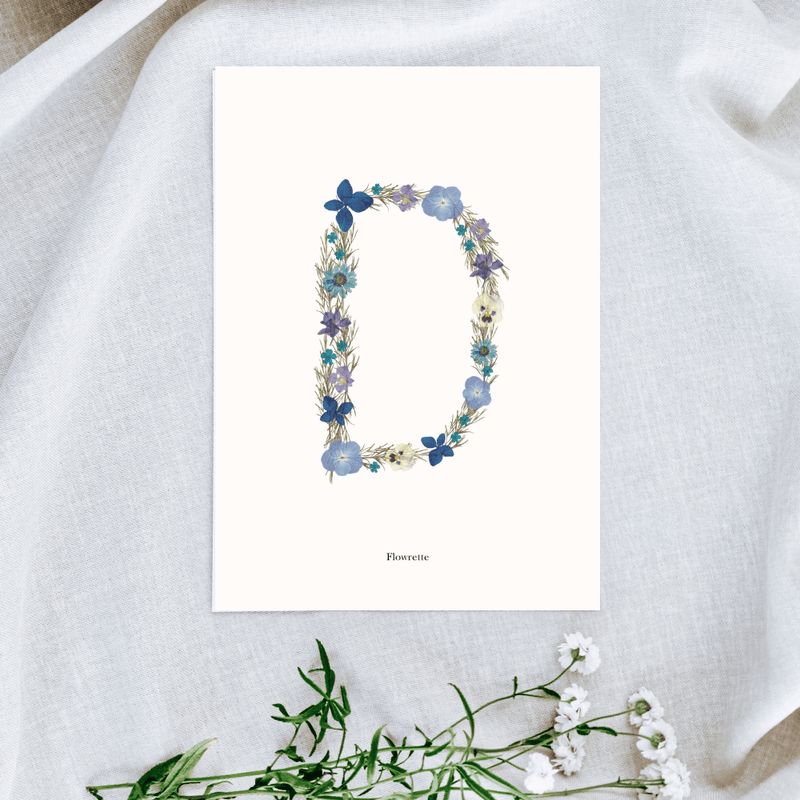 petite-affiche-herbier-lettre-flowrette-bleue