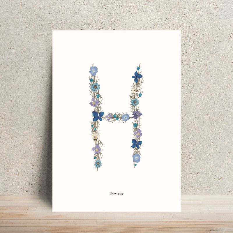 Affiche A4 herbier lettre bleue, composition florale pressée - Flowrette