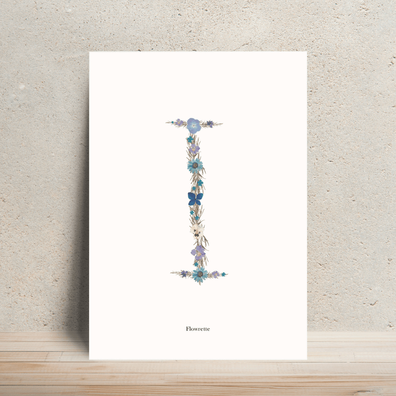 Affiche A4 herbier lettre bleue, détail de l'impression botanique - Flowrette