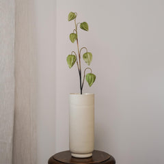 Amours en cage artificiel vert présenté dans un vase élégant - Flowrette