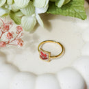 Bague Capucine en acier inoxydable plaqué or, avec des fleurs séchées, bijou floral artisanal élégant - Flowrette