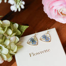 Boucles d'oreilles Almée en acier inoxydable plaqué or, avec des fleurs séchées, bijou floral artisanal élégant - Flowrette