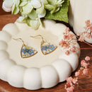 Boucles d'oreilles Almée en acier inoxydable plaqué or, avec des fleurs séchées, bijou floral artisanal élégant - Flowrette