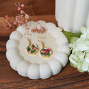 Boucles d'oreilles Noëlle en acier inoxydable plaqué or, avec des fleurs séchées, bijou floral artisanal élégant - Flowrette