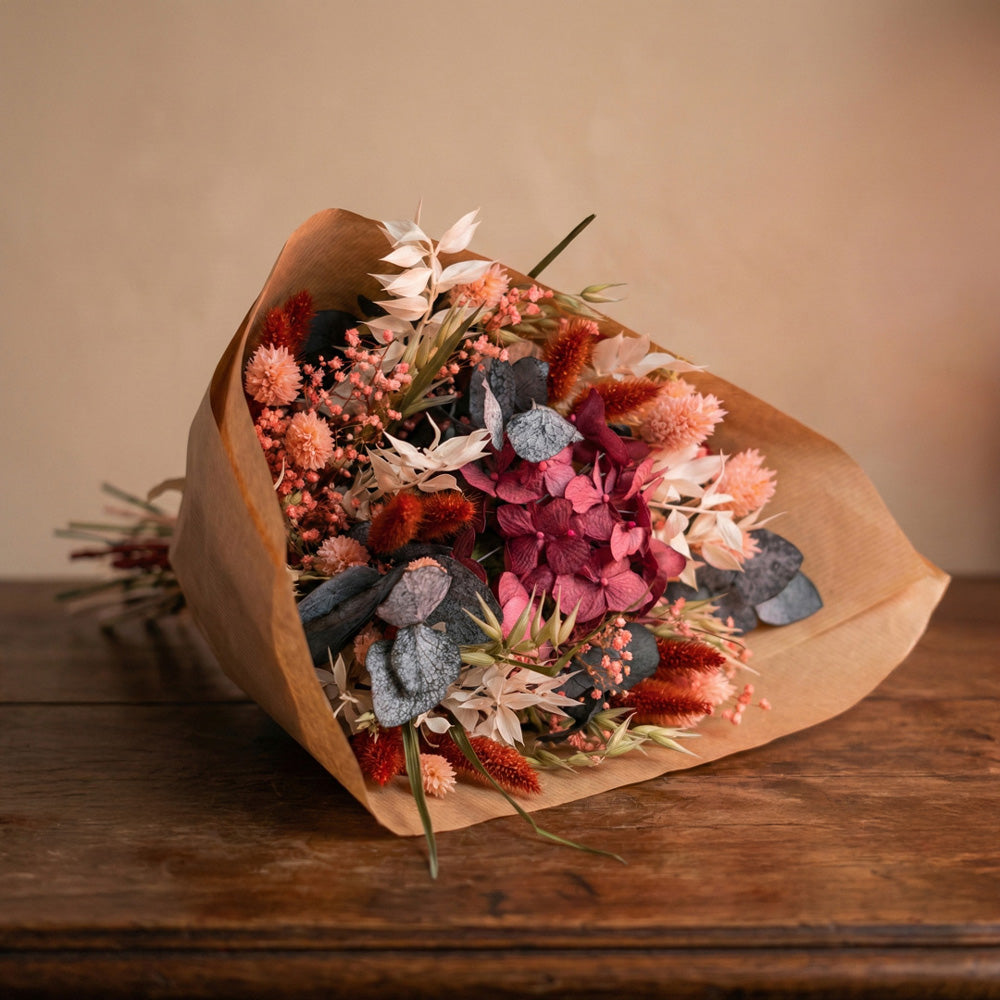 Bouquet mixte Baudelaire, vue rapprochée des tiges et du feuillage - Flowrette