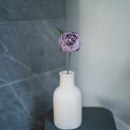 Bouton de pivoine en papier mauve