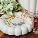Bracelet Almée en acier inoxydable plaqué or, avec des fleurs séchées, bijou floral artisanal élégant - Flowrette