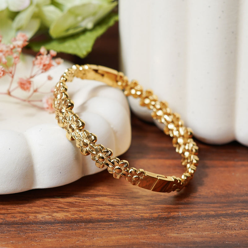 Bracelet Marguerite en acier inoxydable plaqué or, bijou floral artisanal élégant - Flowrette