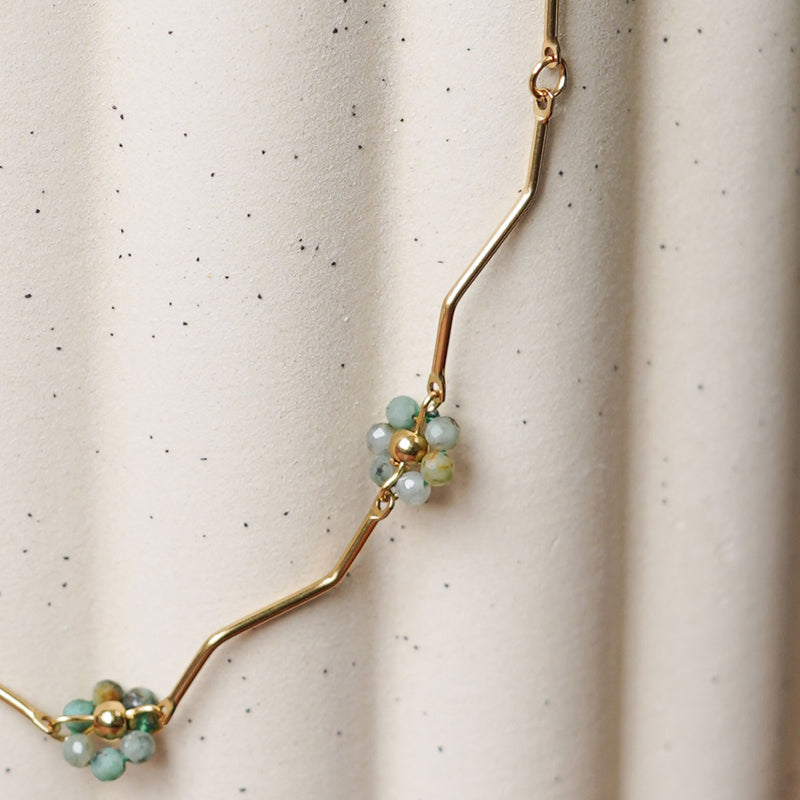 Collier Anémone en acier inoxydable plaqué or, bijou floral artisanal élégant - Flowrette