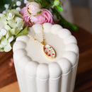 Collier Capucine en acier inoxydable plaqué or, avec des fleurs séchées, bijou floral artisanal élégant - Flowrette