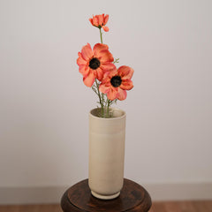 Cosmos orange artificiel présenté dans un soliflore en verre - Flowrette