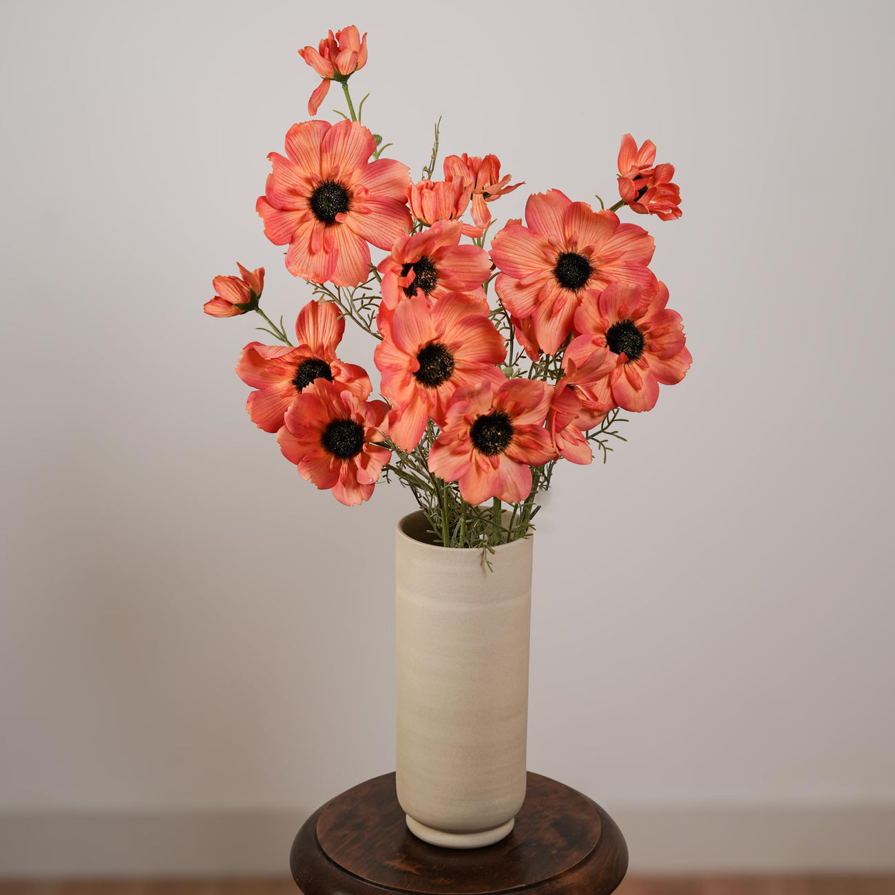 Cosmos artificiel orange, vue d'ensemble de la tige avec fleurs - Flowrette