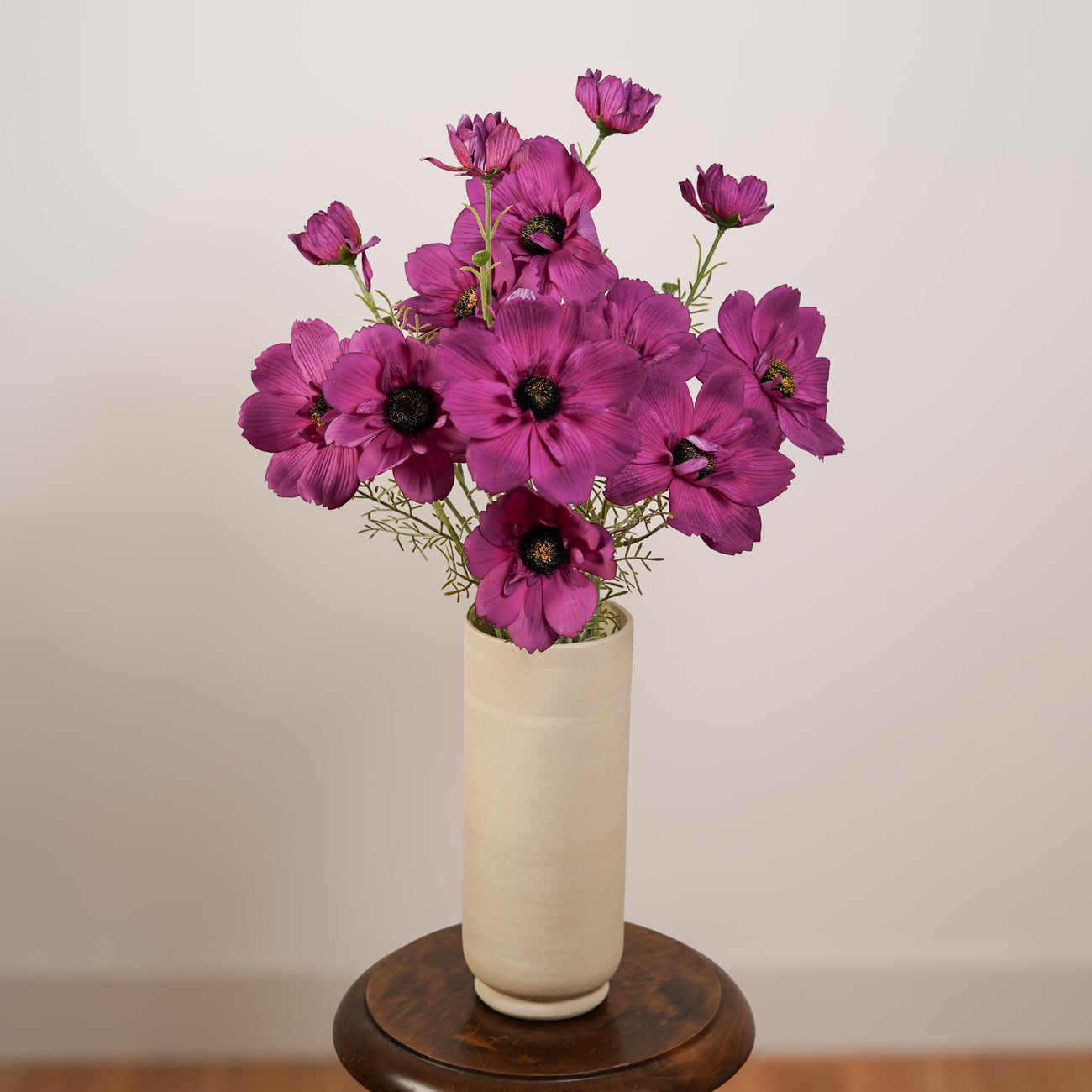 Cosmos artificiel fuchsia, vue d'ensemble de la tige fleurie - Flowrette