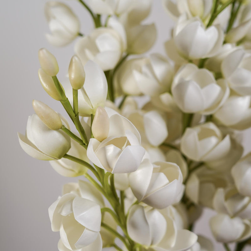 Fleur de Yucca blanche artificielle dans un vase décoratif - Flowrette