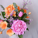 Bouquet artificiel Adèle, gros plan sur les pivoines et roses - Flowrette