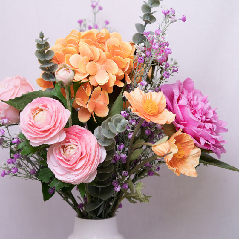 Bouquet Adèle présenté dans un vase, mise en situation printanière - Flowrette