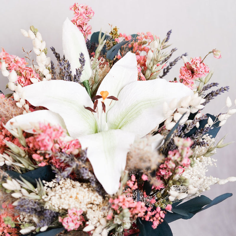 Bouquet Proust présenté dans un vase, ambiance romantique - Flowrette