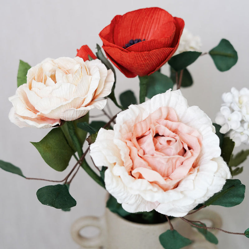 Bouquet papier Delaunay présenté dans un décor moderne - Flowrette