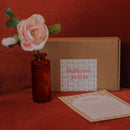 Coffret ATSEM, vue du contenu floral et carte personnalisée - Flowrette