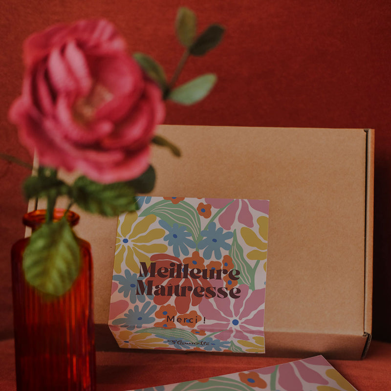 Coffret la Meilleure Maîtresse posé sur fond neutre, présentation produit - Flowrette