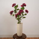 Hortensia artificiel rouge, gros plan sur les fleurs épanouies - Flowrette