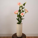 Lisianthus artificiel rose, gros plan sur les pétales délicats - Flowrette