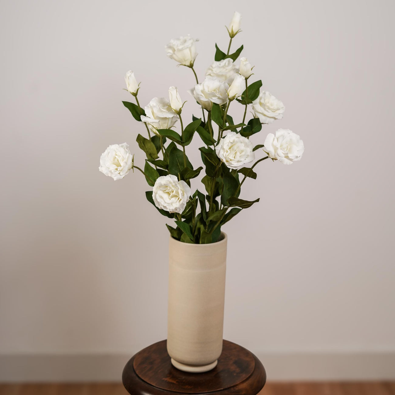 Lisianthus artificiel blanc, vue d'ensemble de la tige fleurie - Flowrette