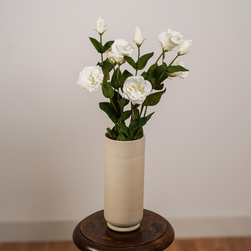 Lisianthus artificiel blanc, gros plan sur les pétales froissés - Flowrette