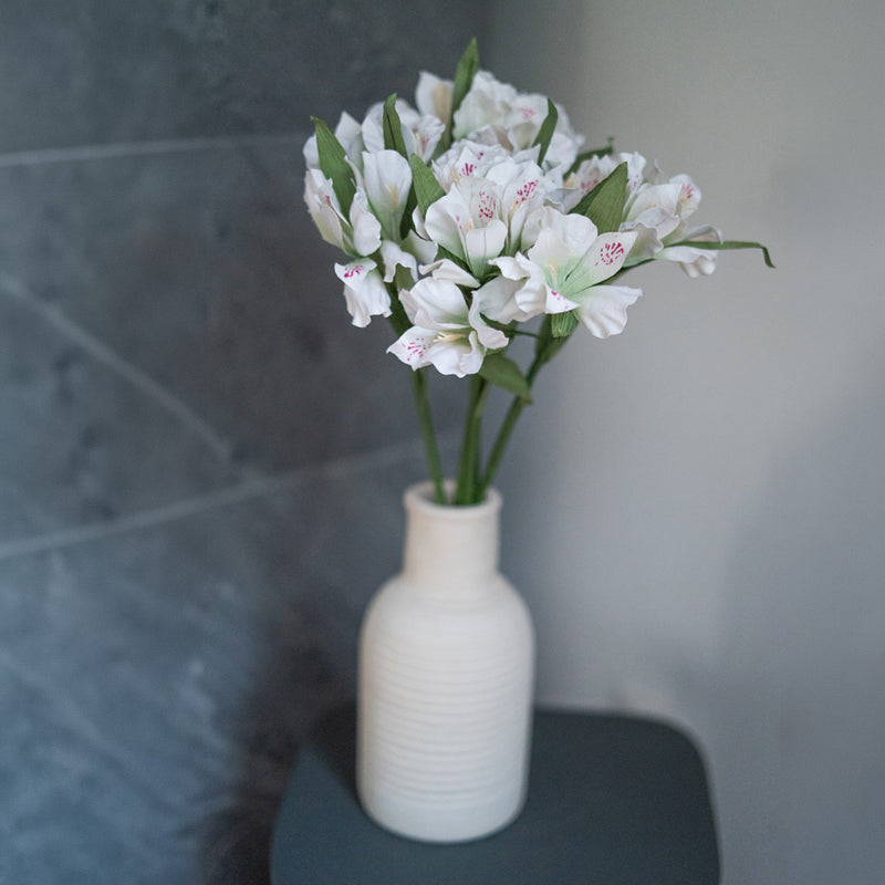 Lys des Incas en papier blanc et vert