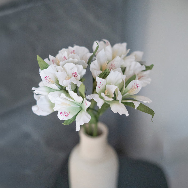 Lys des Incas en papier blanc et vert