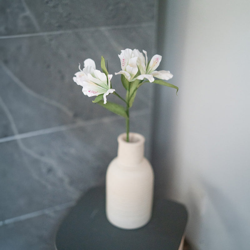 Lys des Incas en papier blanc et vert