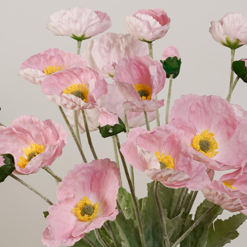Pavot rose artificiel présenté dans un soliflore élégant - Flowrette