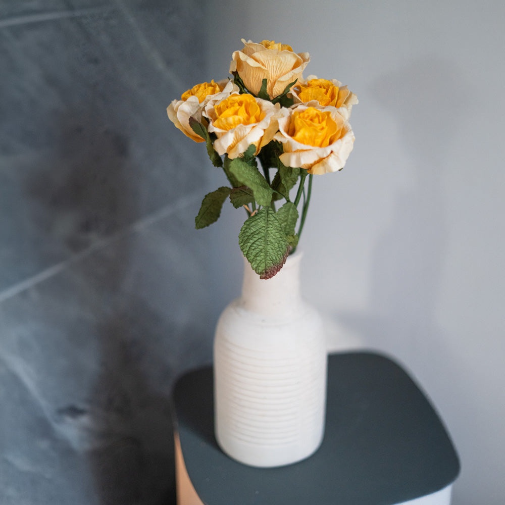 Rose Lady en papier jaune