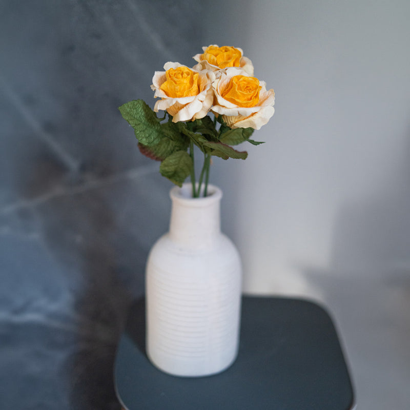 Rose Lady en papier jaune