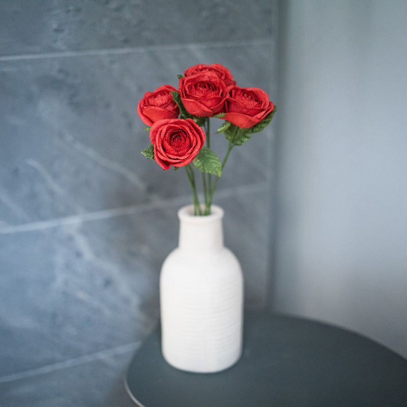 Rose rouge en papier