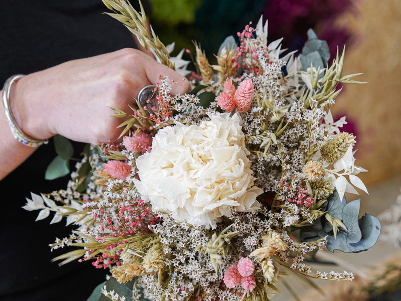Bouquet de fleurs séchées avec pivoine stabilisée