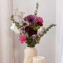 Bouquet de fleurs artificielles Emeline, vue de la composition dans un grand vase élégant - Flowrette