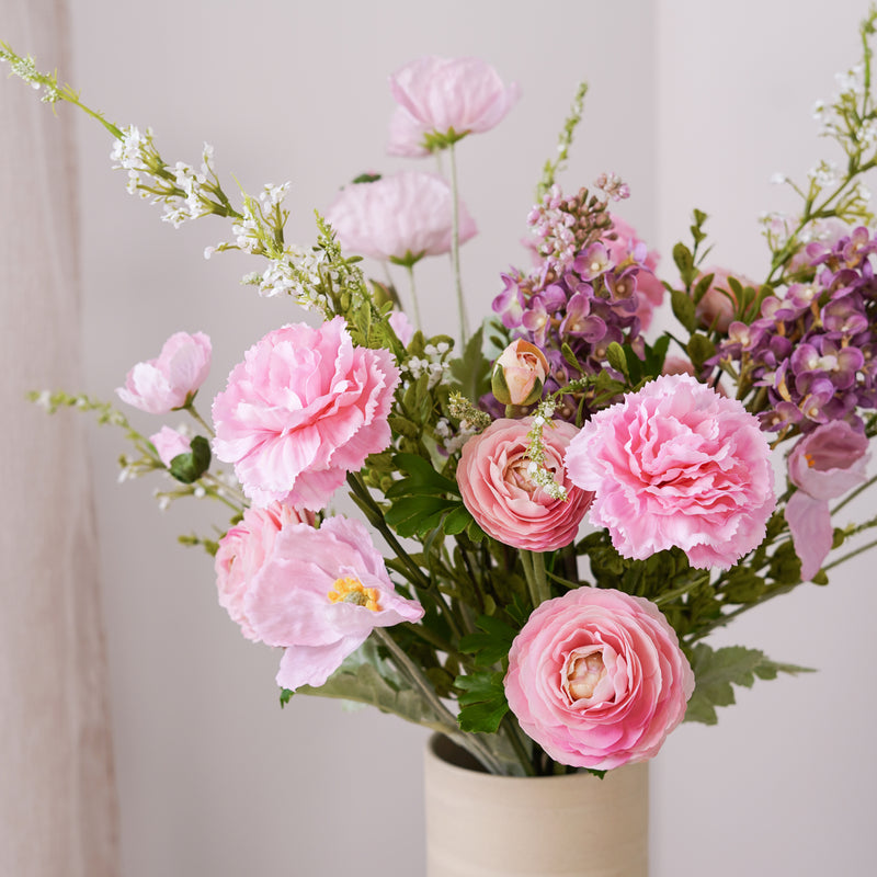 Bouquet de fleurs artificielles Salomé, gros plan sur les fleurs roses - Flowrette