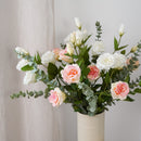 Bouquet de fleurs artificielles Marie, gros plan sur les fleurs pastel - Flowrette