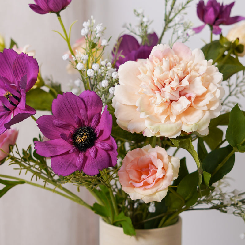 Bouquet de fleurs artificielles Marjorie, gros plan sur les fleurs violettes - Flowrette