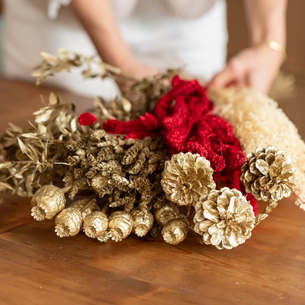 Brassée de fleurs de Noël en fleurs séchées, vue principale - Flowrette