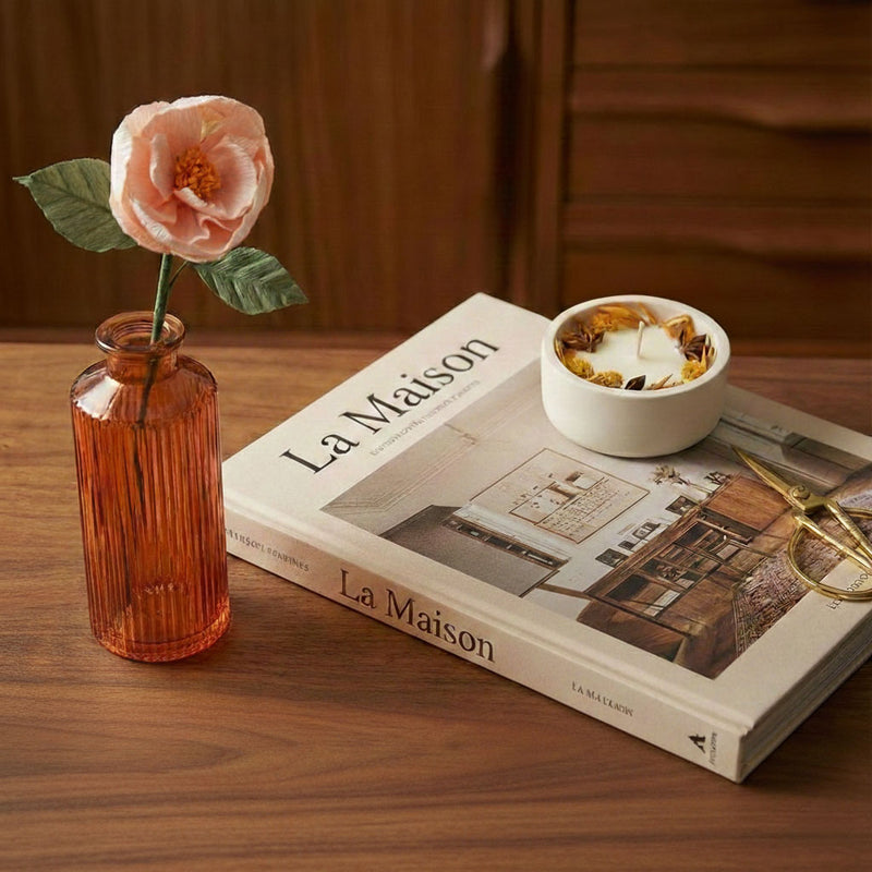 Coffret vitaminé ouvert, détail du contenu floral et des surprises - Flowrette