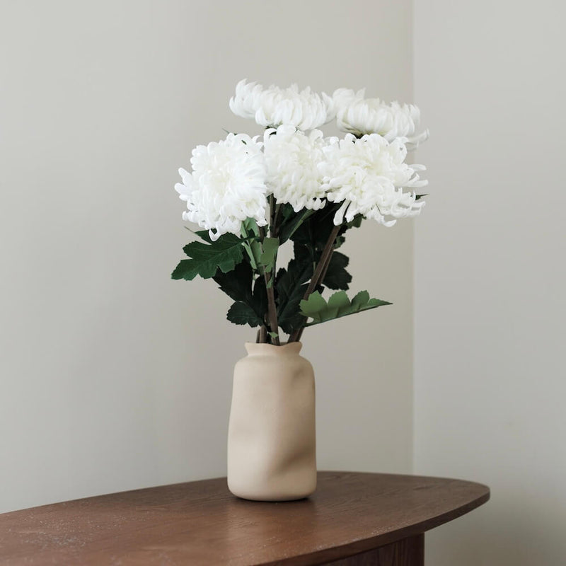 Weiße Chrysanthemen - künstliche Illusionsblume