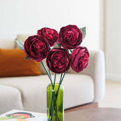 Bouton de pivoine en papier bordeaux