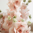 Orchidée en papier rose fait main, vue rapprochée - Flowrette