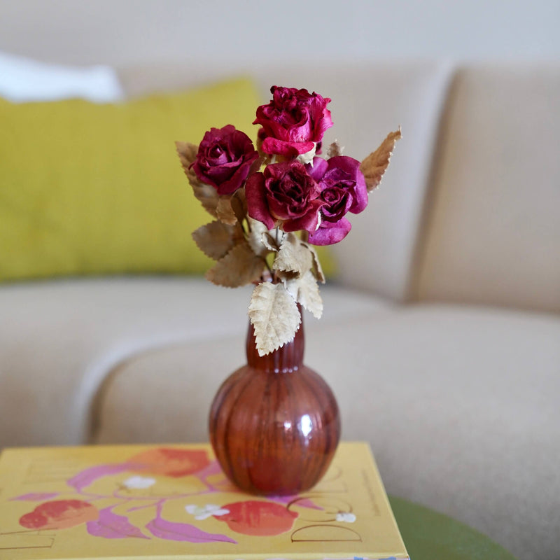 Entdecken Sie unsere kleinen getrockneten Rosen aus rotem Papier