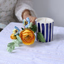Coffret lueur florale bleu, détail de la bougie - Flowrette